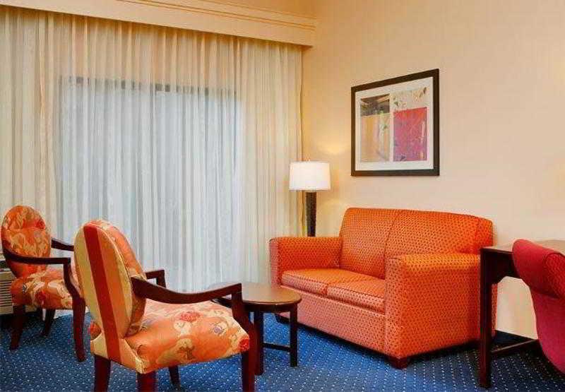 Courtyard By Marriott Atlanta Alpharetta Otel Oda fotoğraf